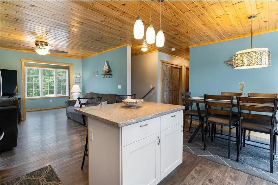 10010 Strawberry Lake Rd - Photo 6 of 13
