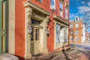 featured image of 121 W Potomac St