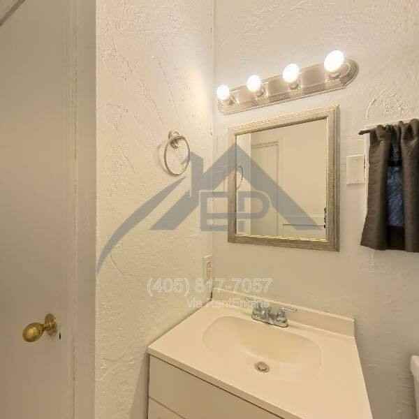 2300 Carlton Way #B - Photo 4 of 8