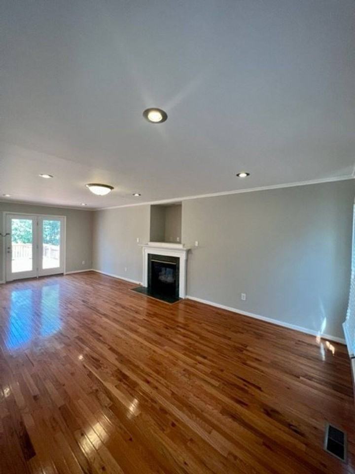 5736 Lake W Terrace - Photo 7 of 10