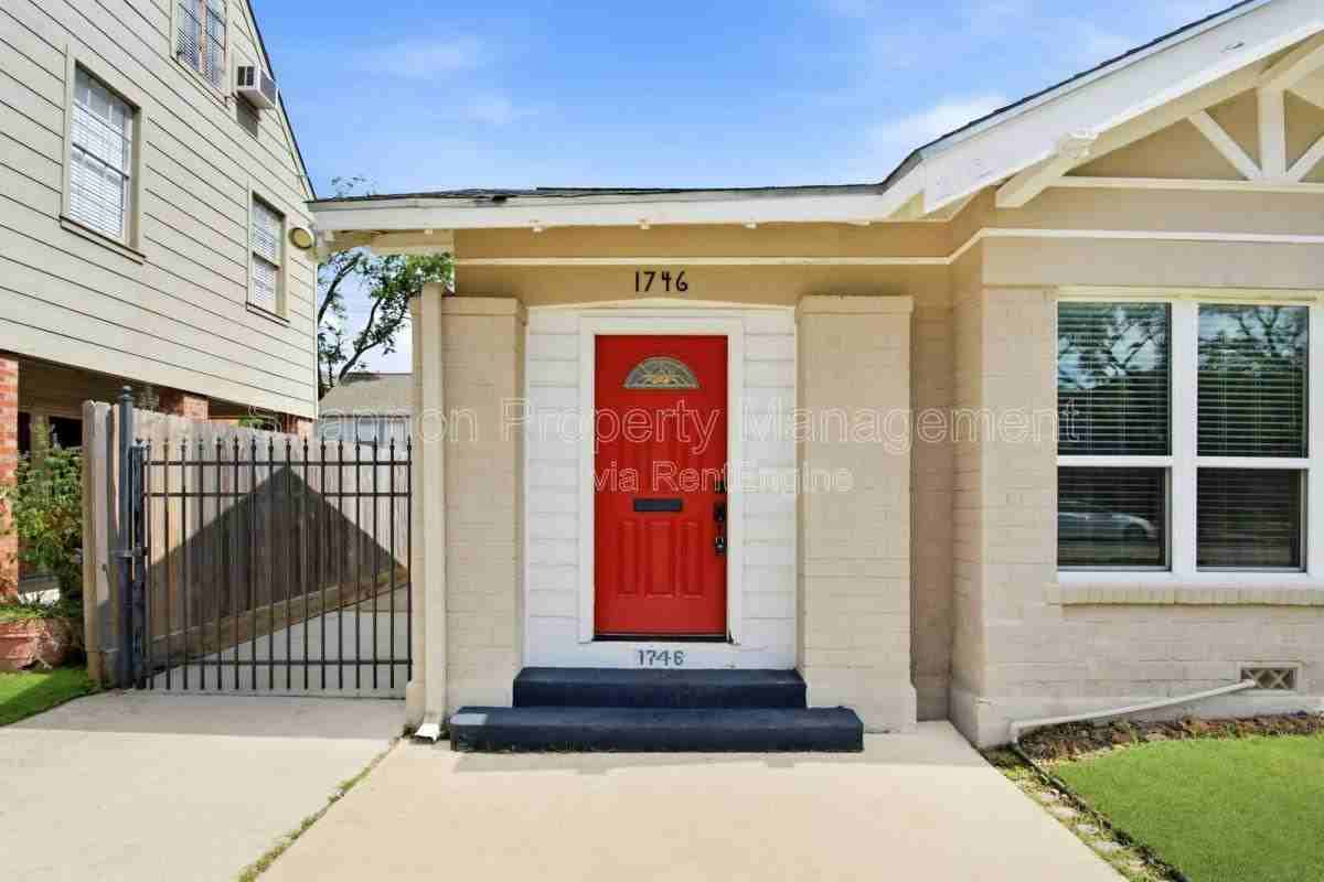 1746 Colquitt St - Photo 3 of 10