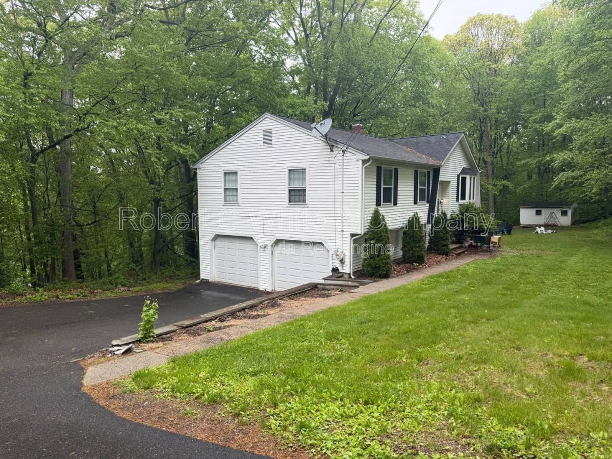 331 Knob Hill Dr - Photo 2 of 10
