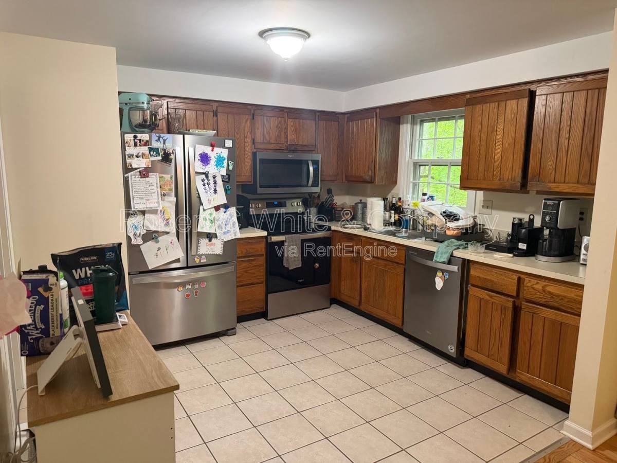 331 Knob Hill Dr - Photo 3 of 10