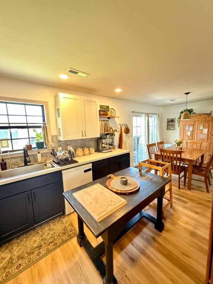 60 Carriage House Dr - Photo 2 of 10