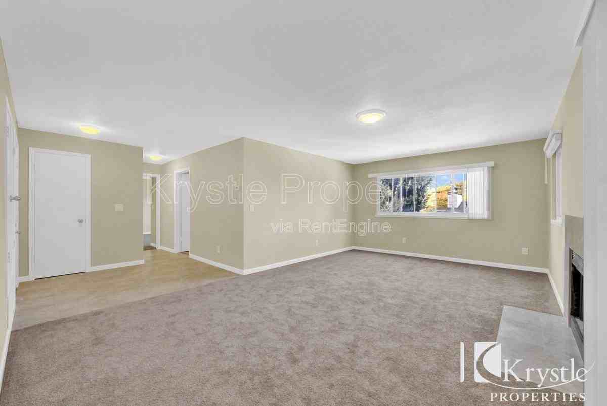 201 Nautical Ct - Photo 2 of 10