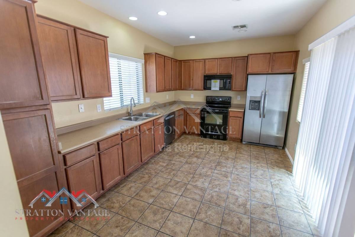 4685 E Laurel Ave - Photo 7 of 10