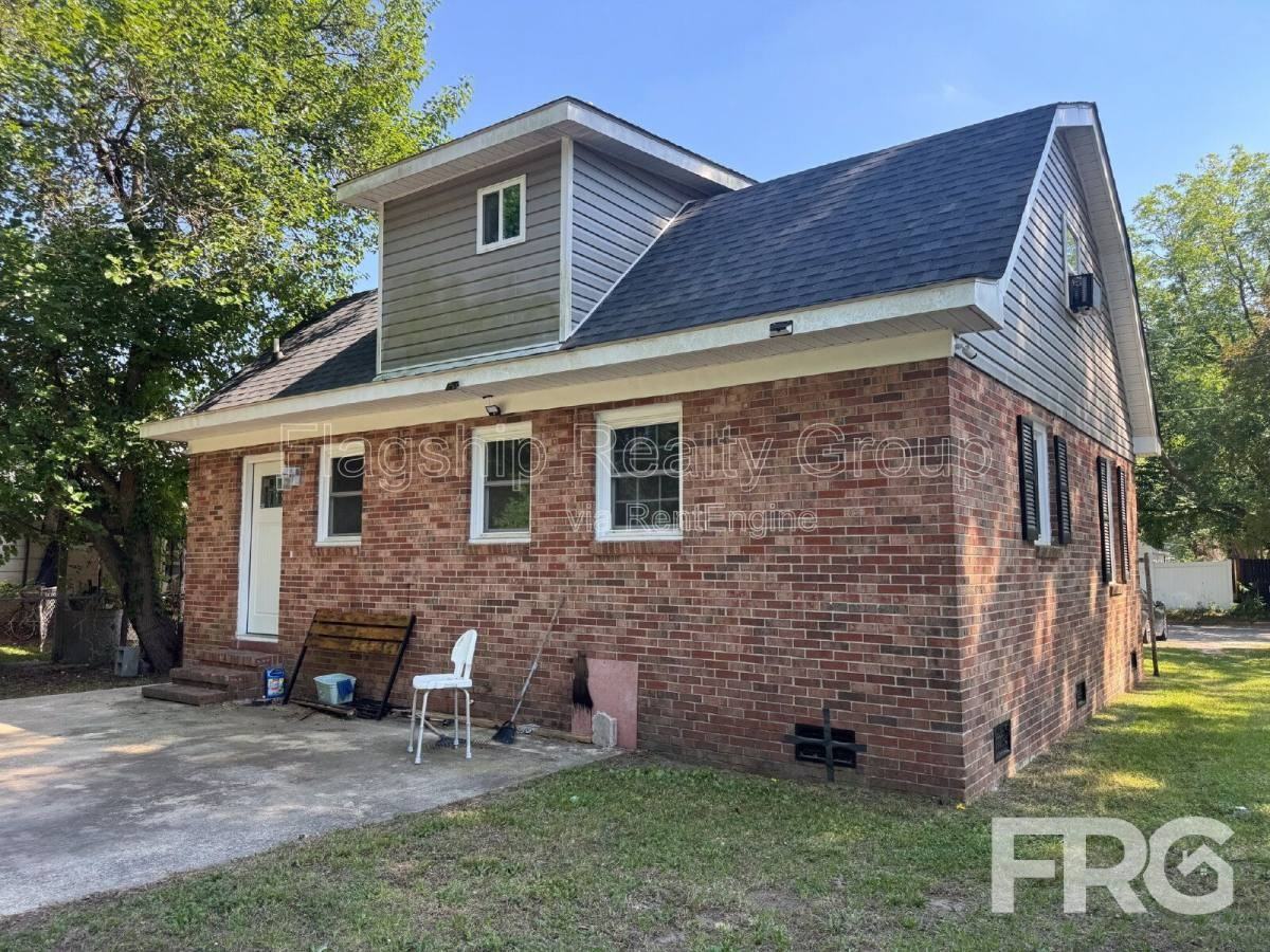421 Frank St - Photo 3 of 10