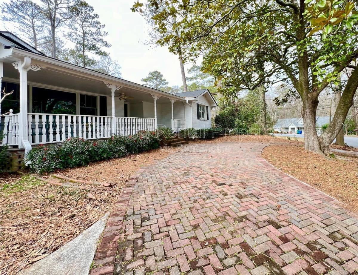 3604 Lee St Se - Photo 2 of 10