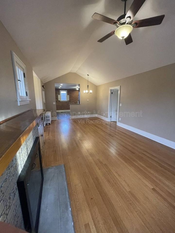 4290 King St - Photo 3 of 10