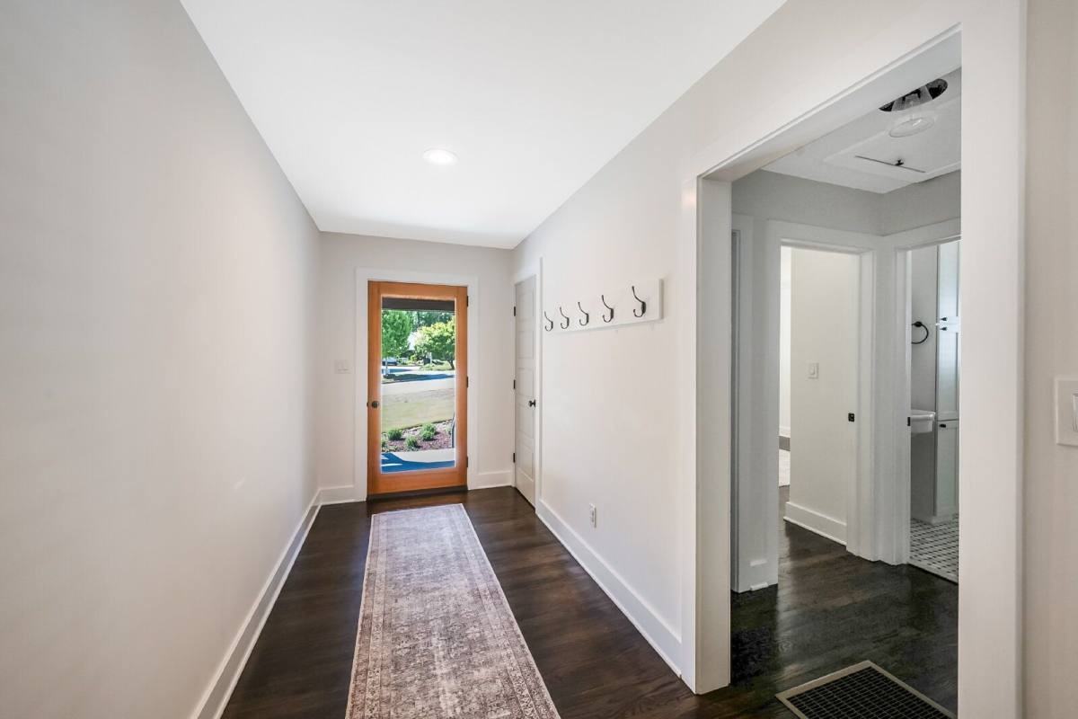 532 N College St - Photo 3 of 10