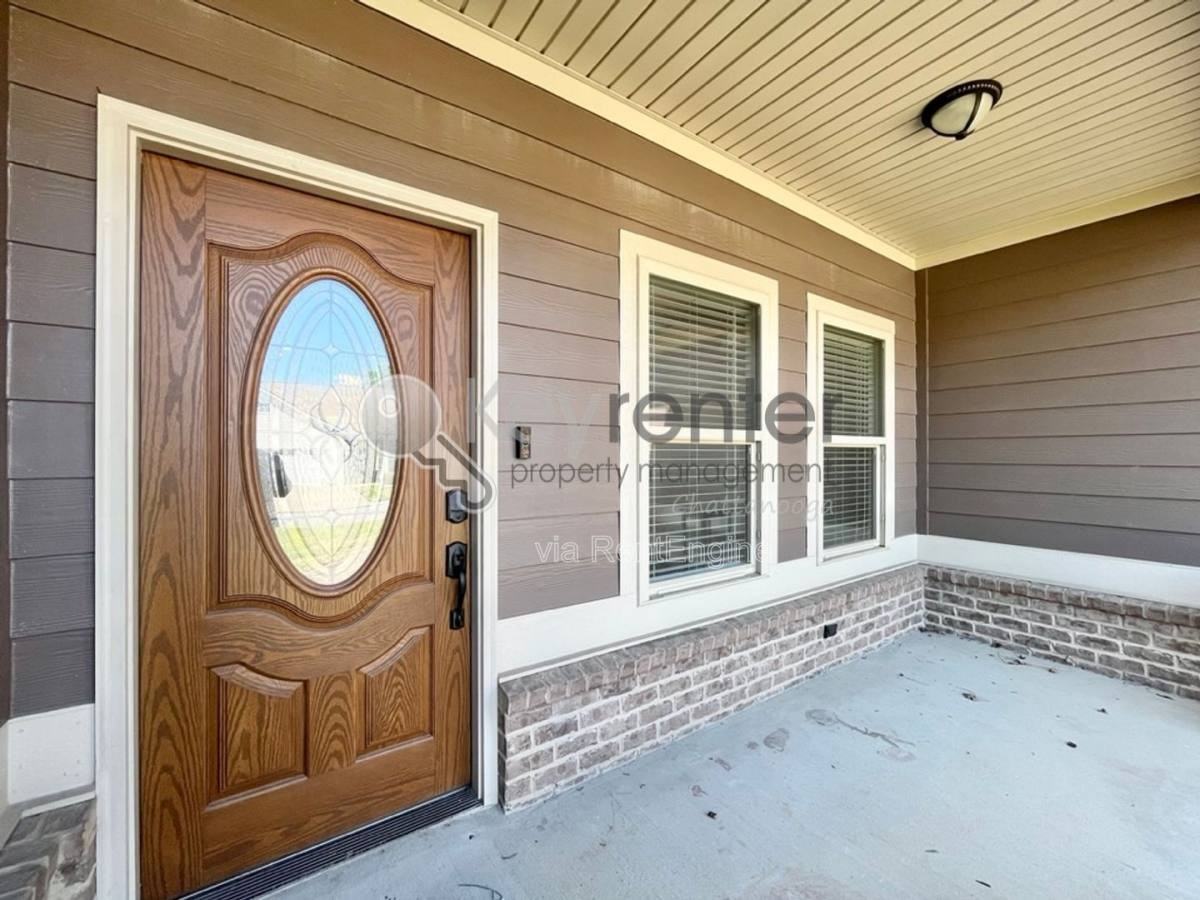 2758 Waterhaven Dr - Photo 2 of 10