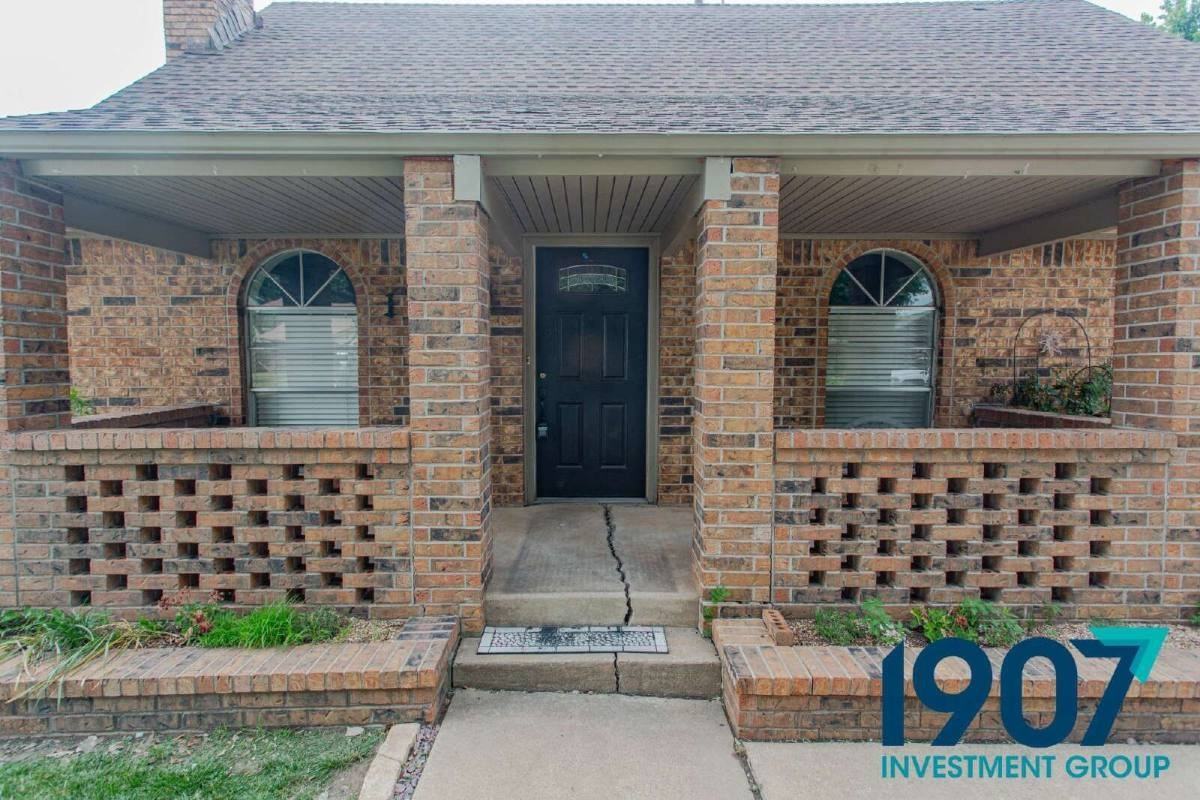 1201 Kings Ct - Photo 5 of 10