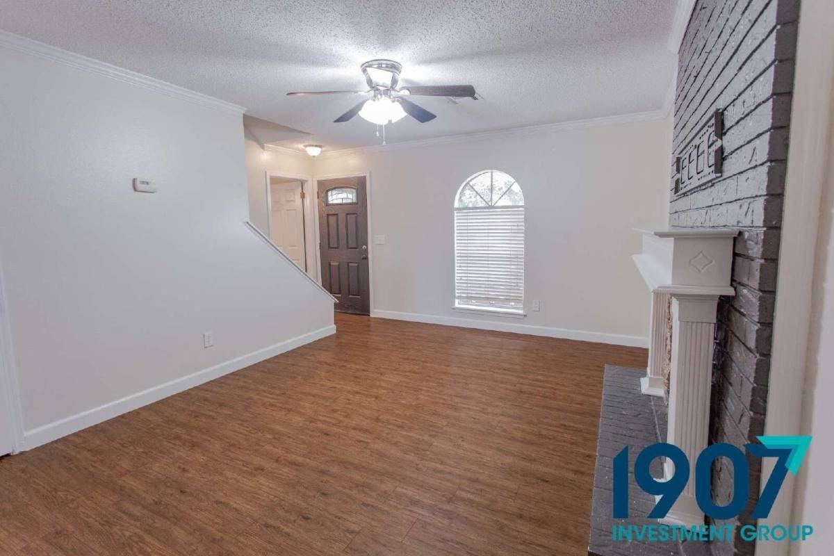 1201 Kings Ct - Photo 6 of 10