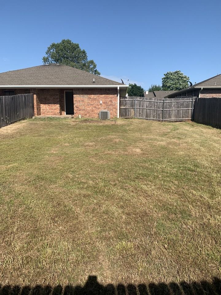 1006 Aspen Ct - Photo 2 of 12