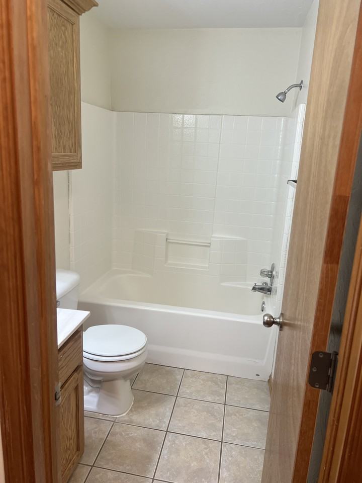 1006 Aspen Ct - Photo 5 of 12