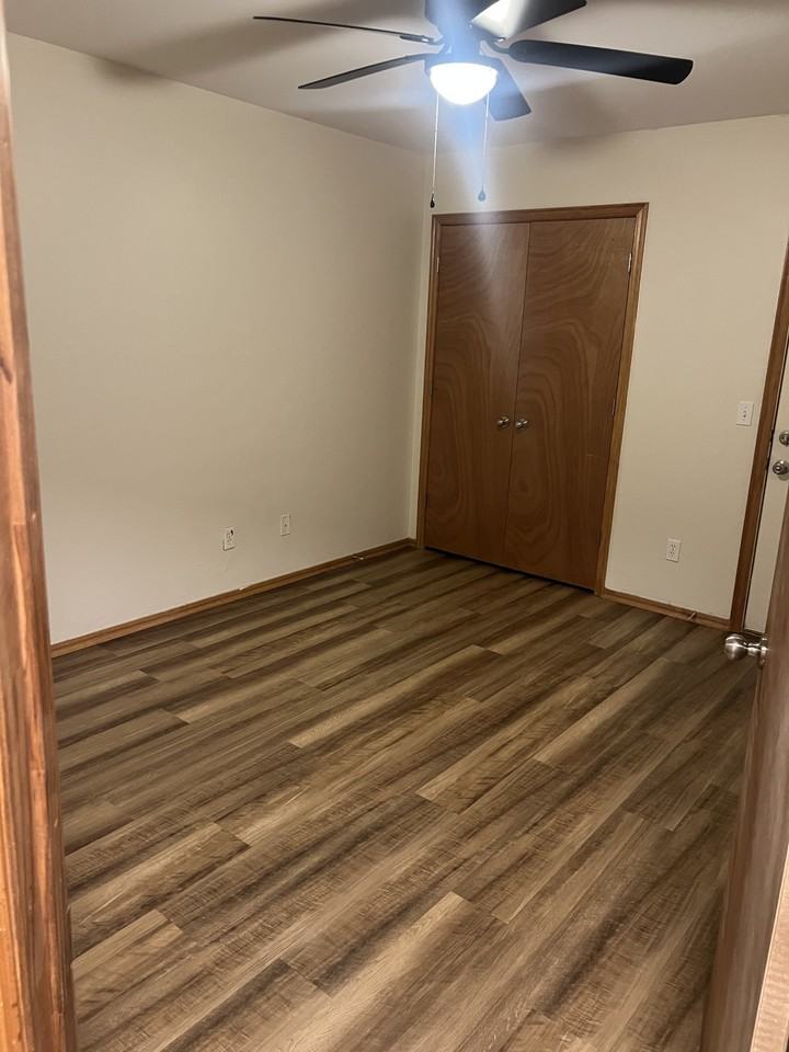 1006 Aspen Ct - Photo 6 of 12