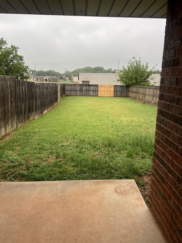1006 Aspen Ct - Photo 7 of 12