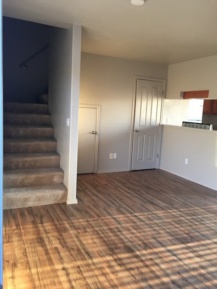 445 Ne West Ave #445-3 - Photo 4 of 11