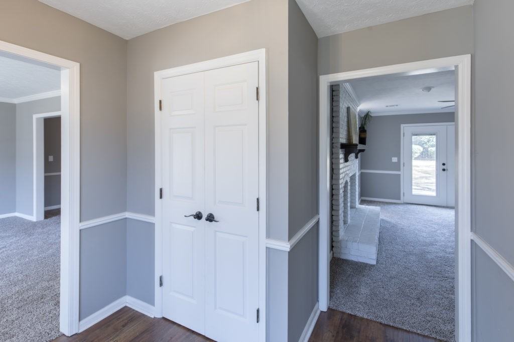 4328 Castlewood Ct - Photo 2 of 11