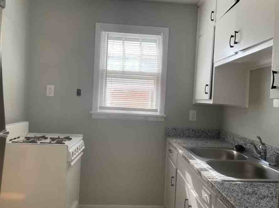 100 E Stewart Rd #3 - Photo 3 of 9