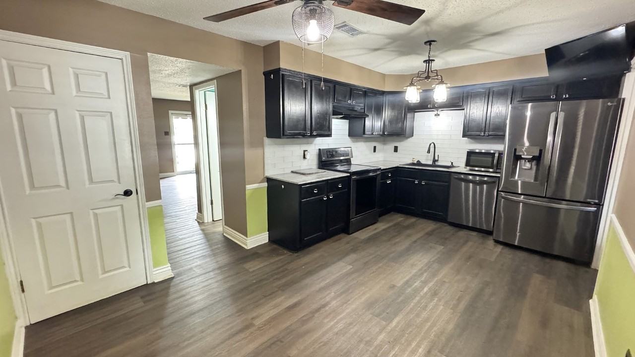 114 Westchase Dr - Photo 5 of 16