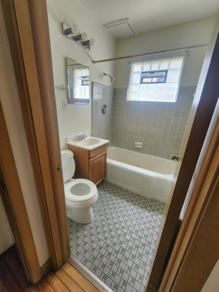 3235 S 48th St #3 - Photo 4 of 6