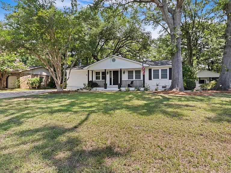 1431 Glencoe Dr - Photo 2 of 34
