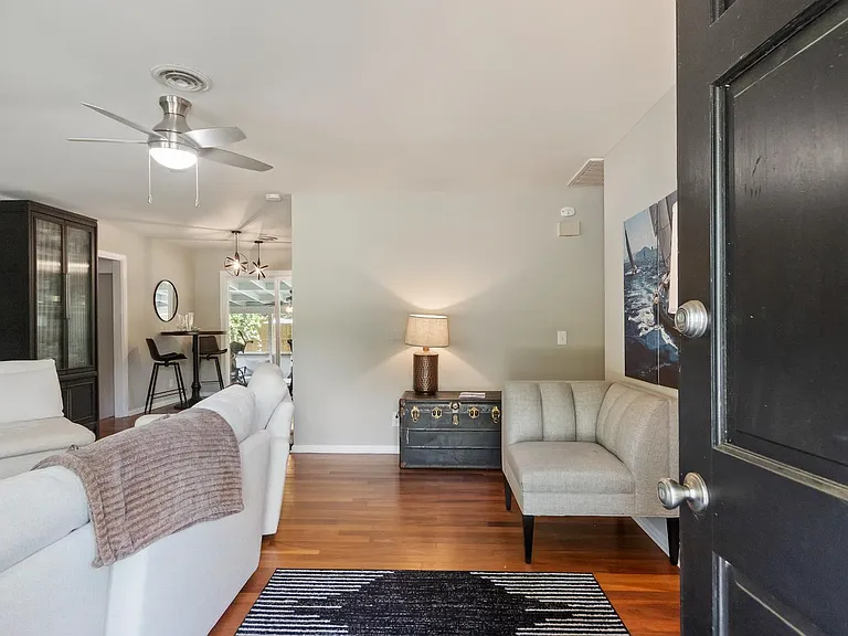 1431 Glencoe Dr - Photo 4 of 34