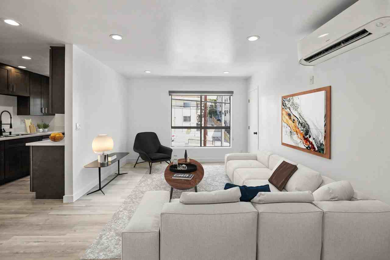 900 W College St #4 - Photo 5 of 13