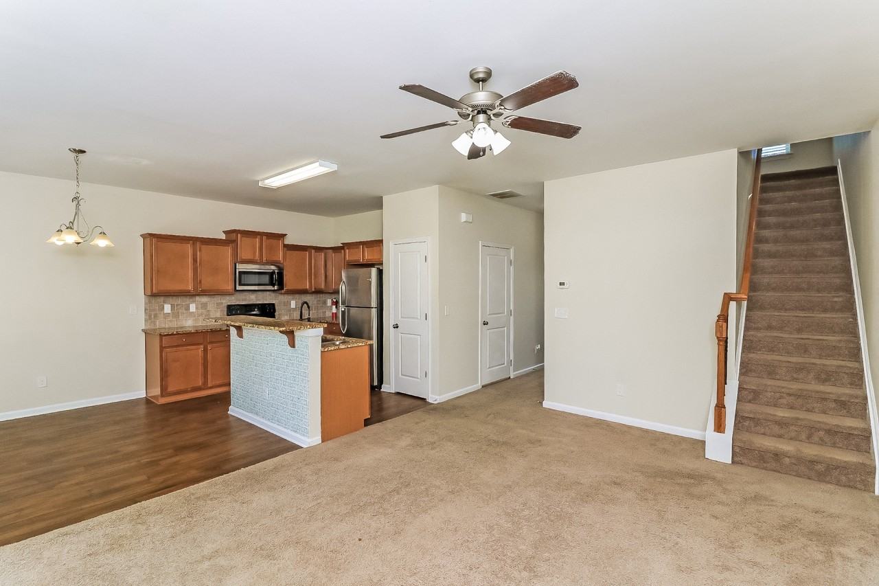 131 Terrace Walk - Photo 4 of 15