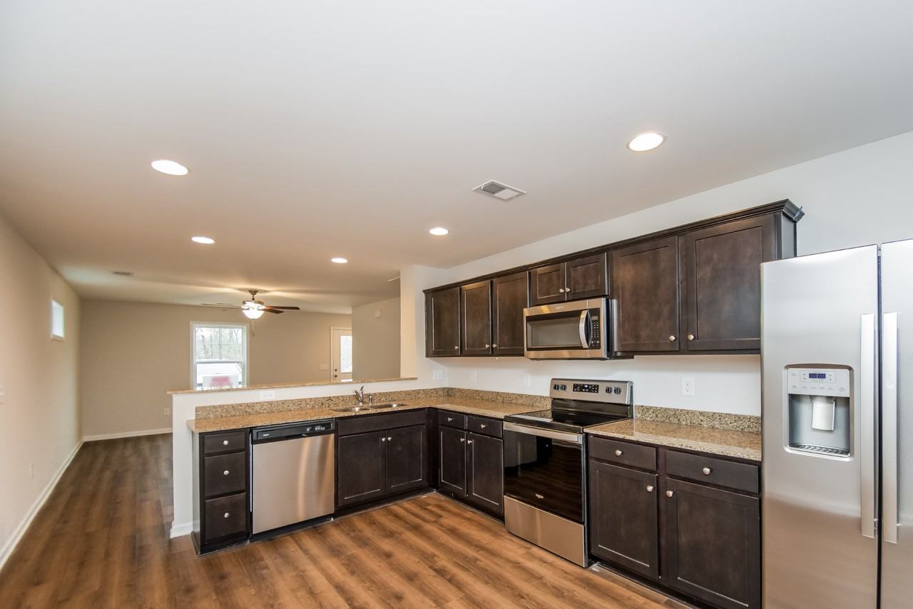 335 Noble Ln - Photo 5 of 16
