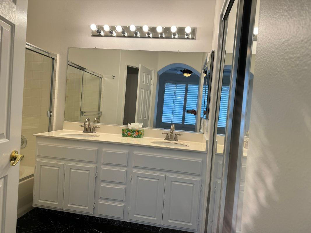606 Larkridge - Photo 3 of 9