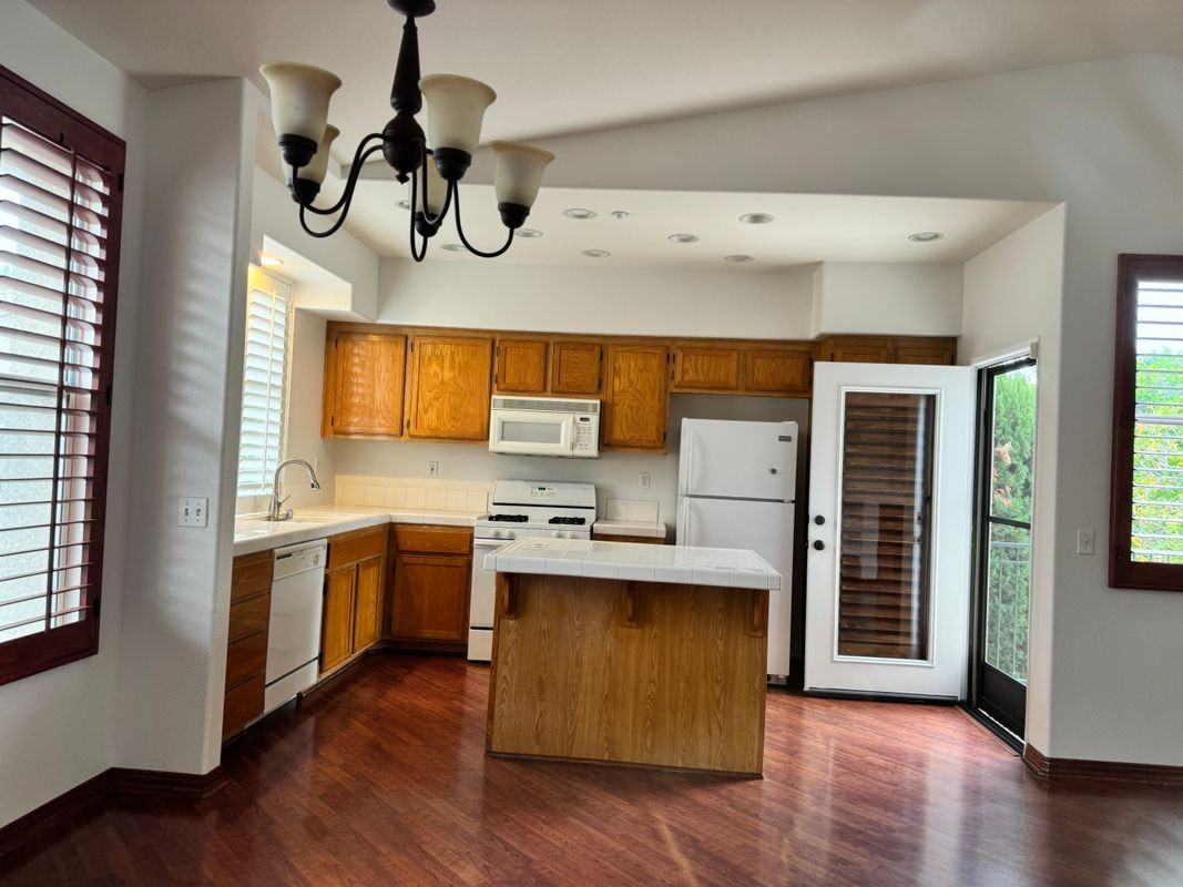 606 Larkridge - Photo 6 of 9