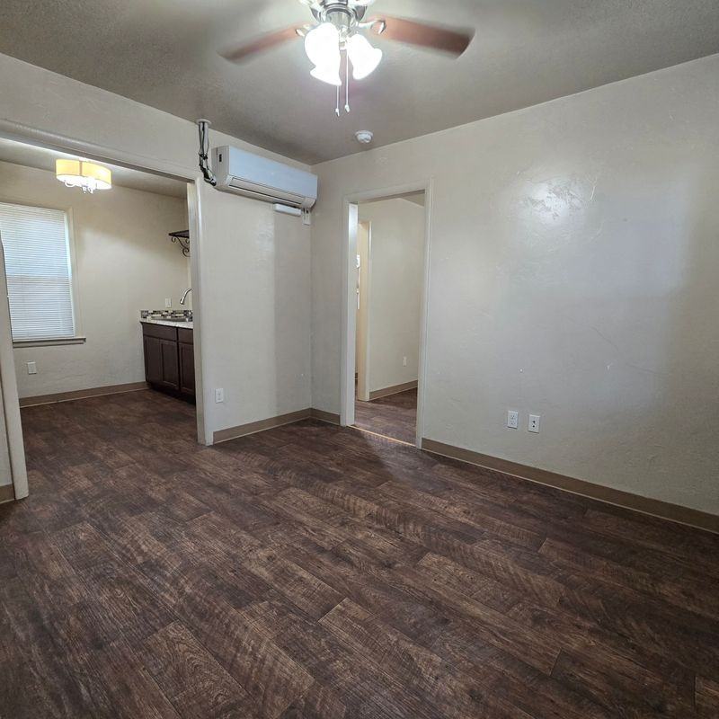 307 N 9th St ##9 - Photo 2 of 5