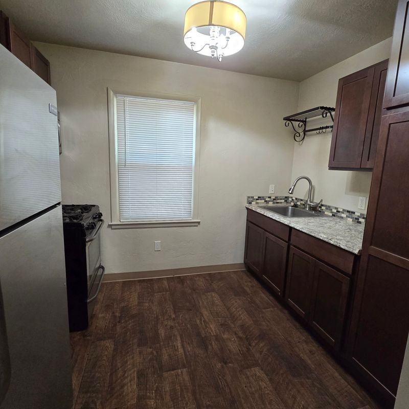 307 N 9th St ##9 - Photo 3 of 5