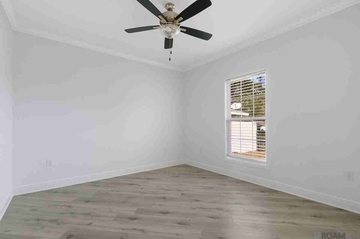 9536 Avis Ave - Photo 4 of 13