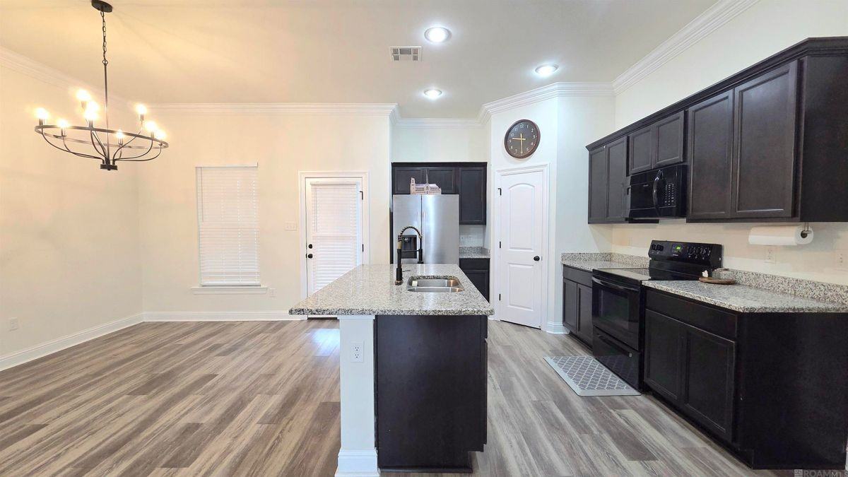 1346 Hickory Creek Dr - Photo 2 of 18