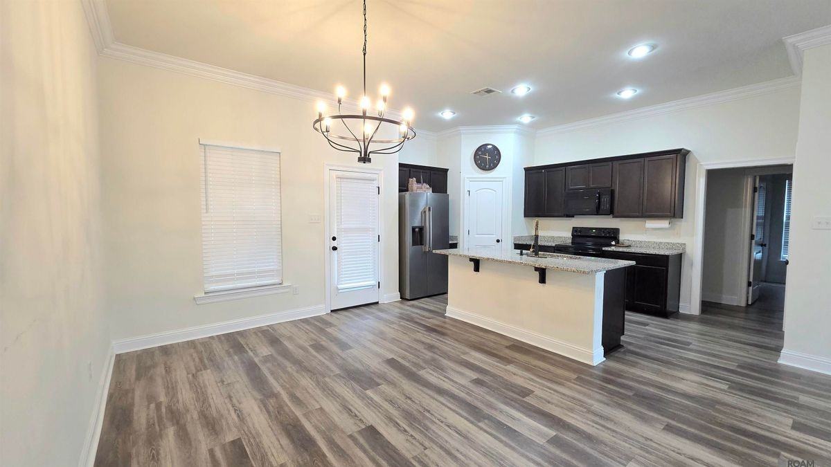 1346 Hickory Creek Dr - Photo 3 of 18