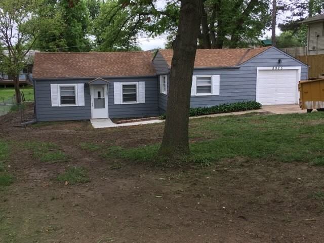 8925 Franklin St - Photo 3 of 14