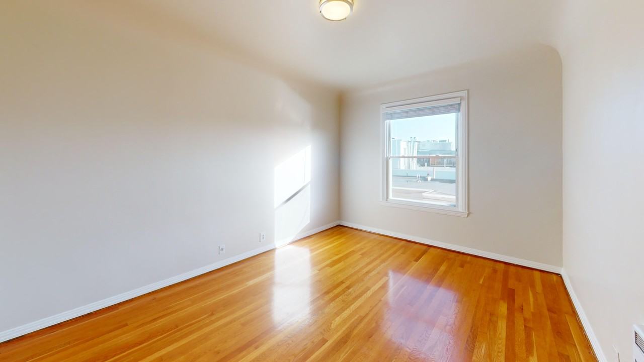 1690 North Point Street - Photo 7 of 26