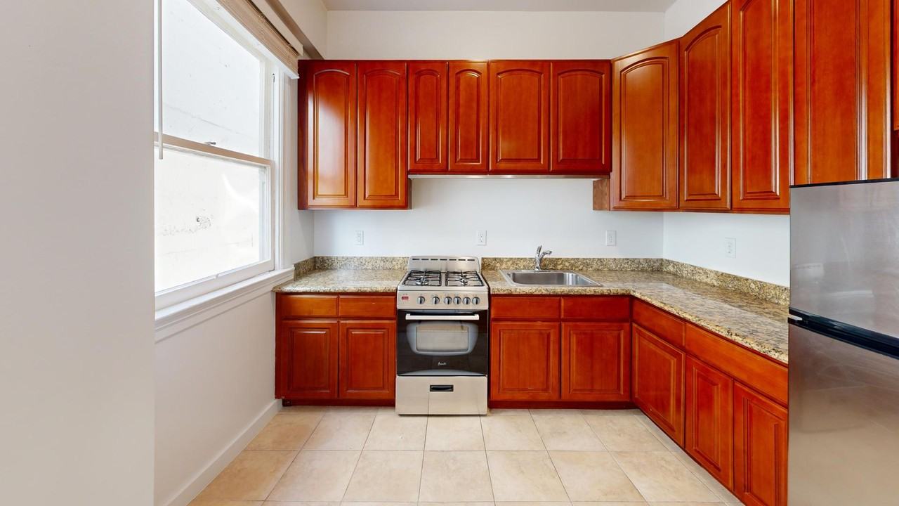 947 Bush Street - Photo 2 of 12