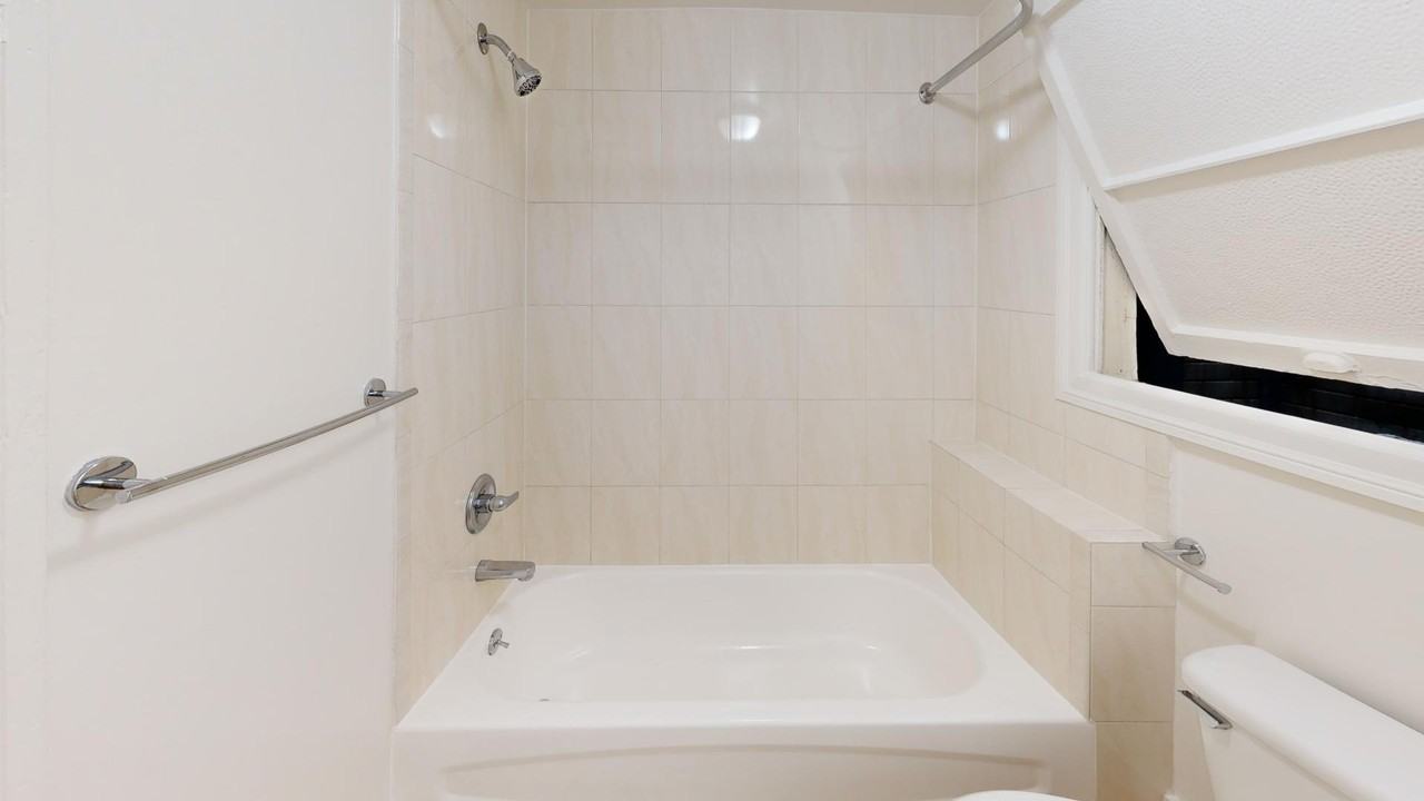 947 Bush Street - Photo 5 of 12