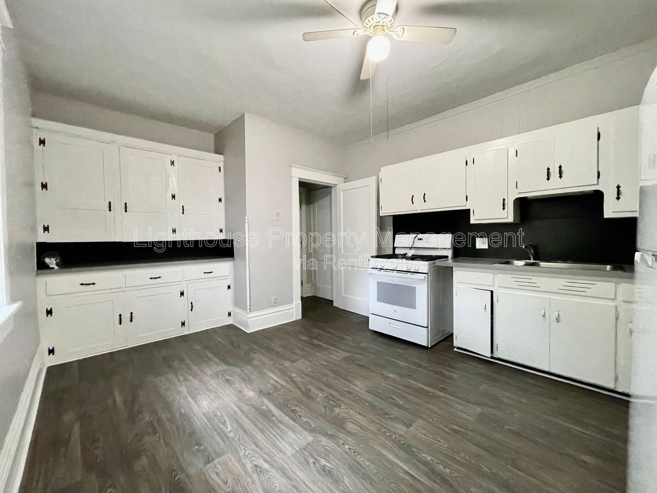 1699 Superior St - Photo 5 of 12