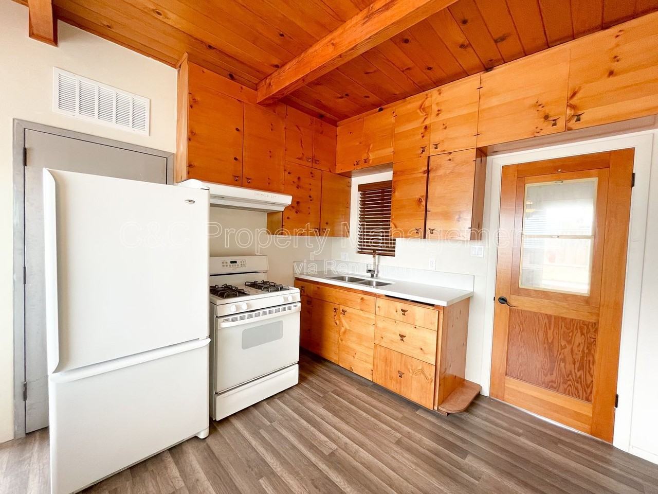 1812 Luzern St #B - Photo 3 of 12