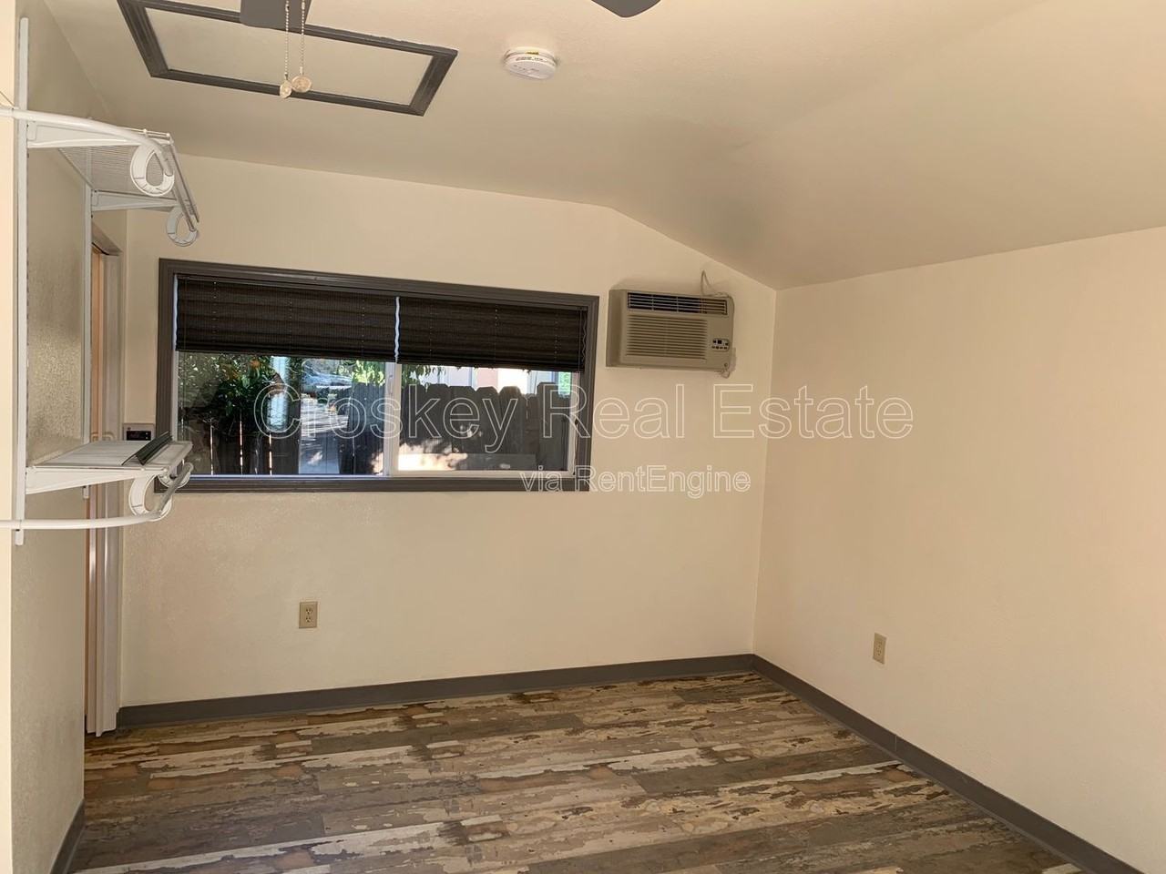 671 Central Ave - Photo 3 of 4