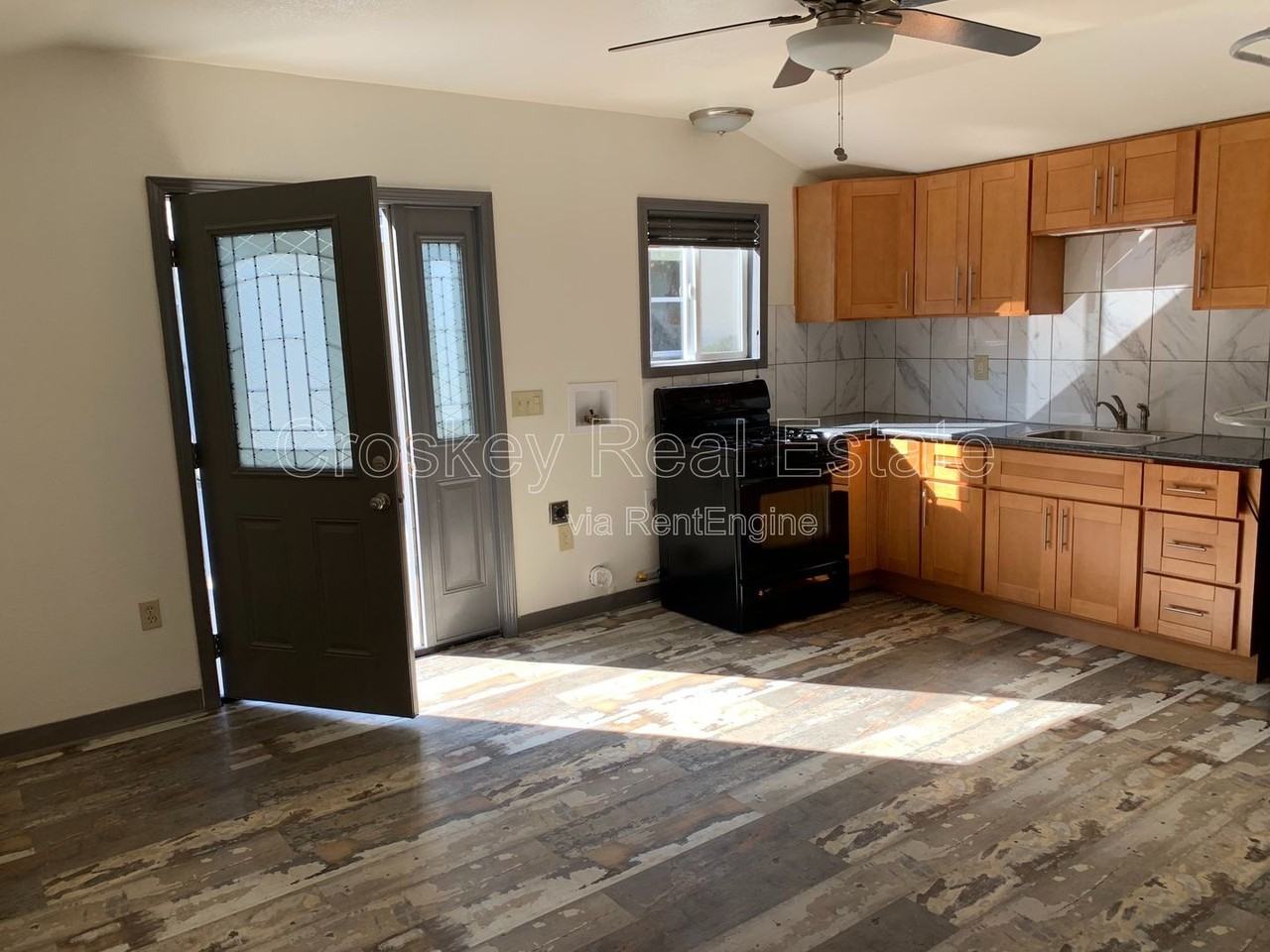 671 Central Ave - Photo 4 of 4