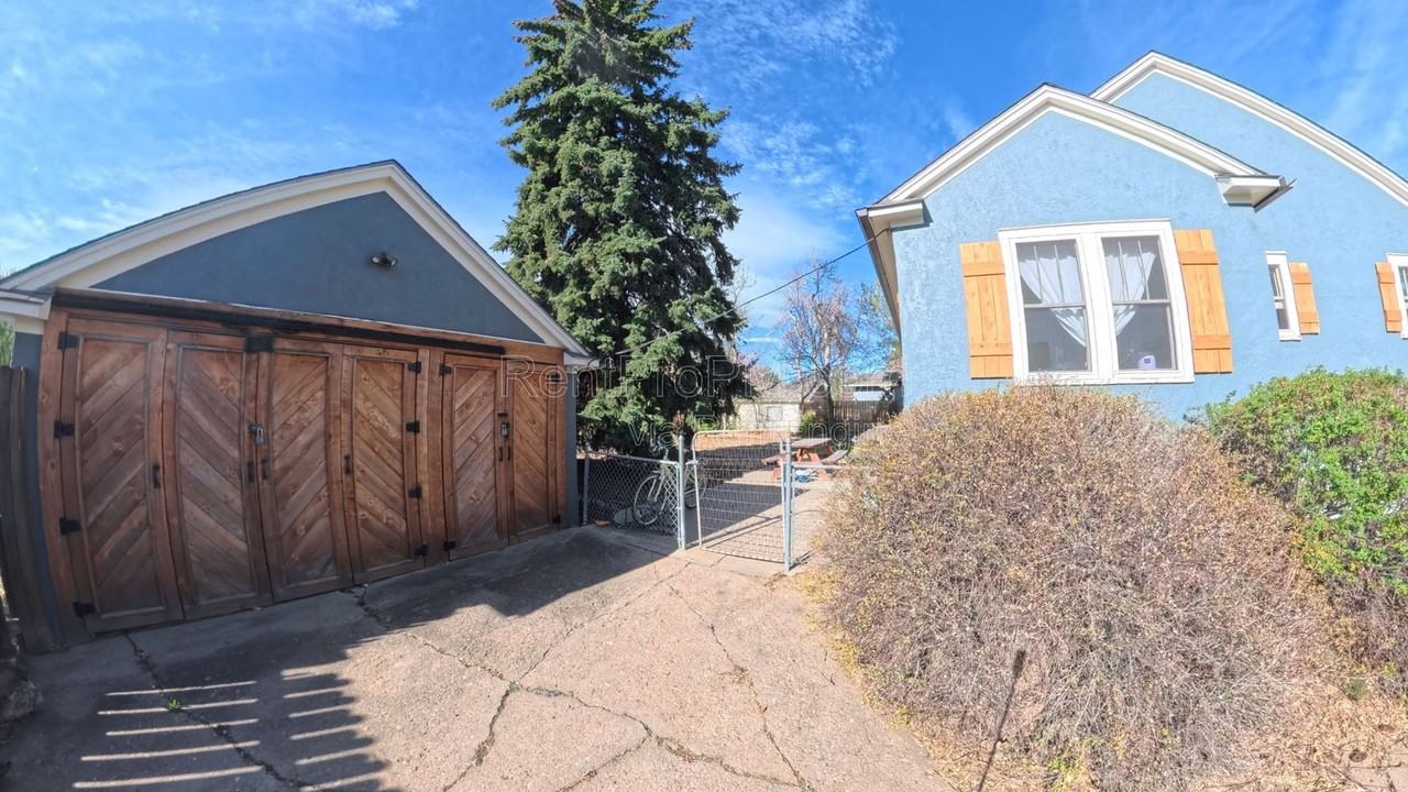 1121 E Mulberry St - Photo 2 of 20