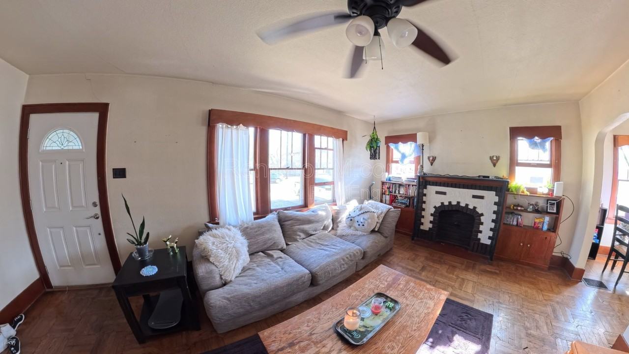 1121 E Mulberry St - Photo 3 of 20