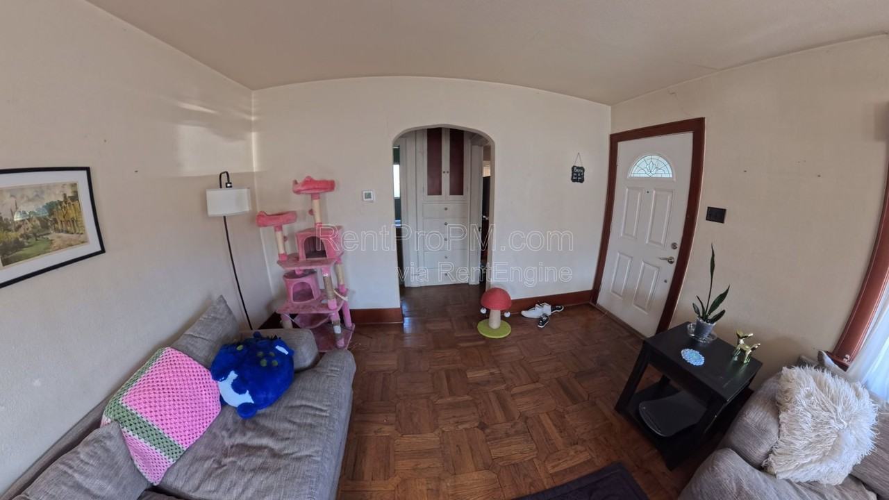 1121 E Mulberry St - Photo 4 of 20