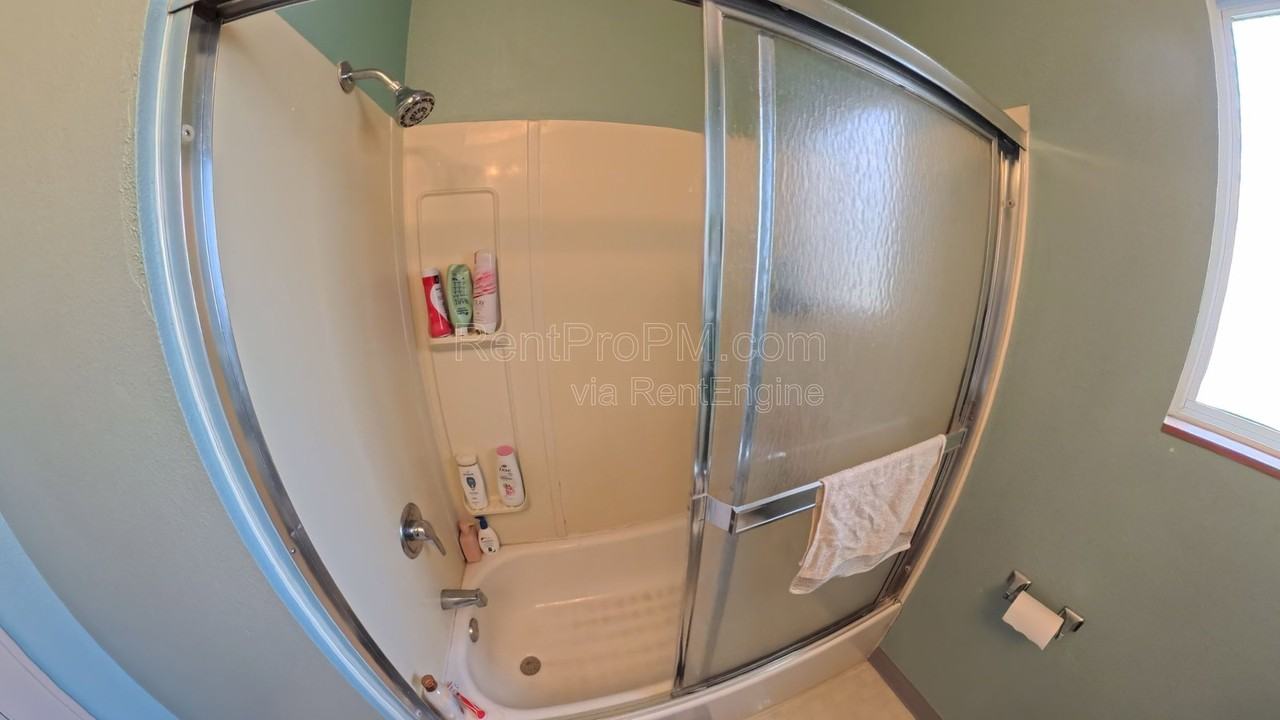1121 E Mulberry St - Photo 6 of 20